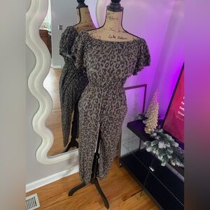 Chic Leopard Print Off-Shoulder Jumpsuit